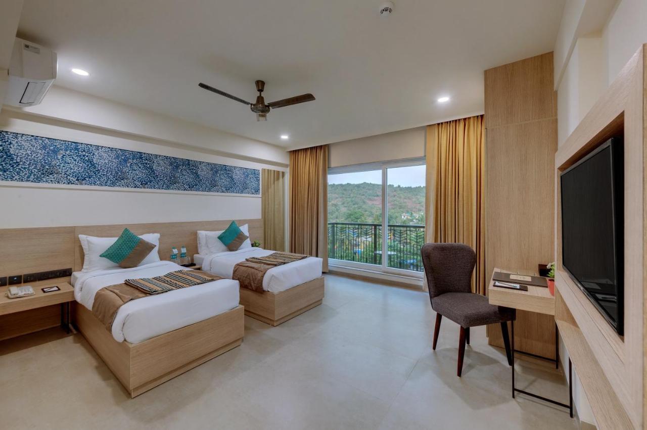 The Fern Habitat, Candolim, Goa Exteriér fotografie